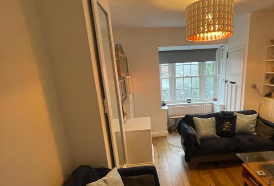 2 Bedroom House In London - House Exchange